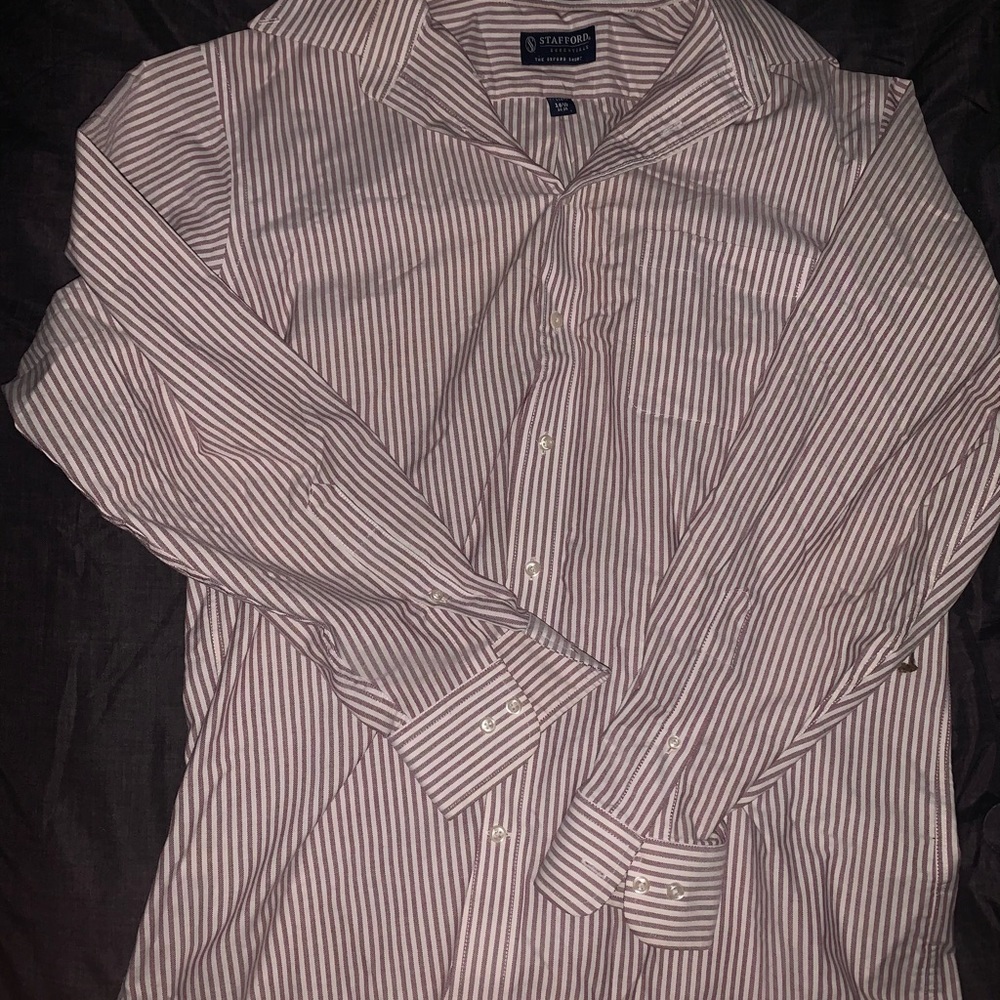 Men’s buttons down dress shirt
